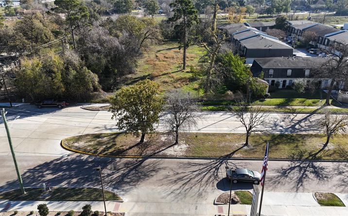 Pictures of Land property located at 2818 W T C JESTER BLVD, HOUSTON, TX 77018 for sales - image #1