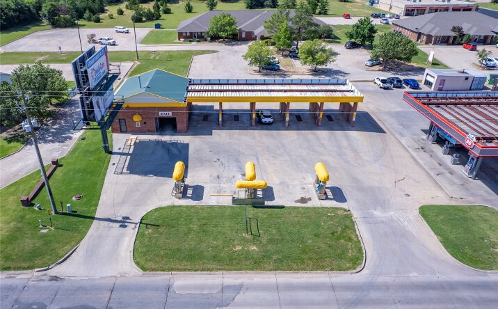 Pictures of Retail, Office property located at 3003 Arlington, Ada, OK 74820 for sales - image #1