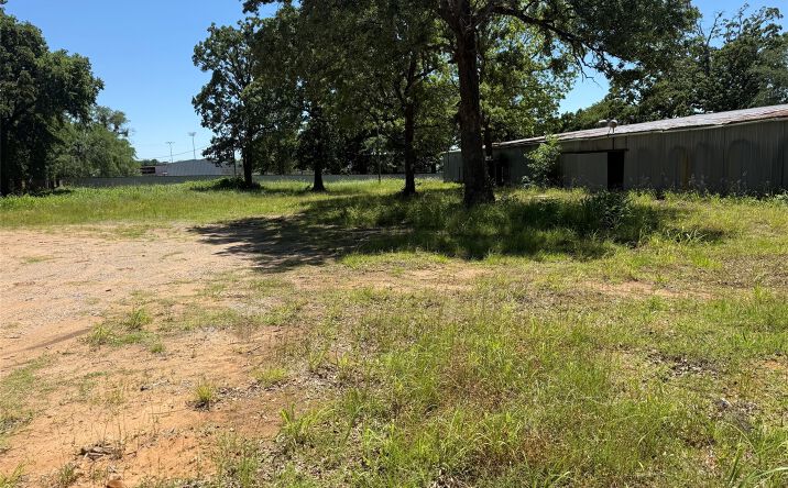 Pictures of Land property located at Cemetery, Colbert, OK 74733 for sales - image #1