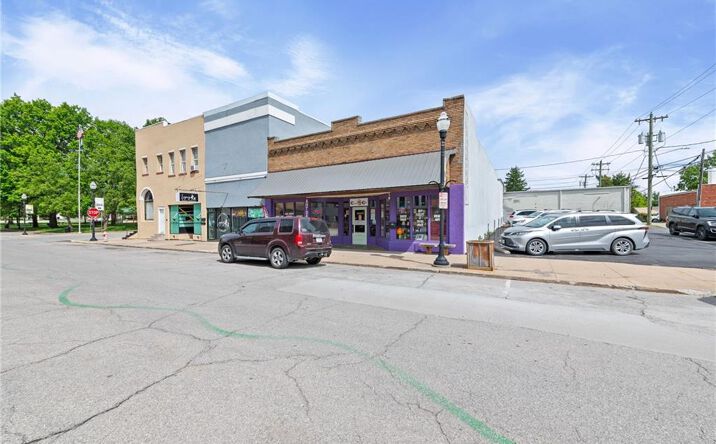 Pictures of Business for Sale, Retail property located at 107 E 3rd Street, Cameron, MO 64429 for sales - image #1