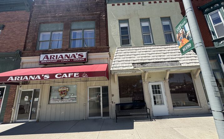 Pictures of Mixed Use, Retail property located at 213 S College Avenue, Aledo, IL 61231 for sales - image #1