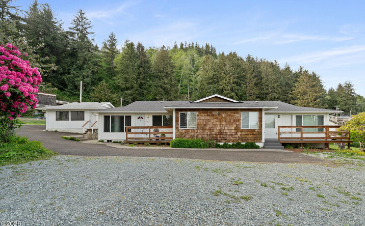 Pictures of Multifamily property located at 1109 Acacia Avenue, Garibaldi, OR 97118 for sales - image #1