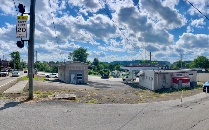 Pictures of Retail, Office, Mixed Use property located at 2700 Whittle Springs Road, Knoxville, TN 37917 for sales - image #1