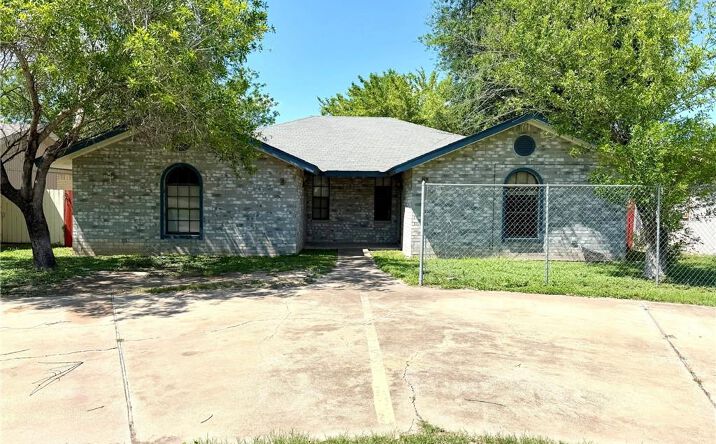 Pictures of Multifamily property located at 1009 W Stubbs Street, Edinburg, TX 78539 for sales - image #1