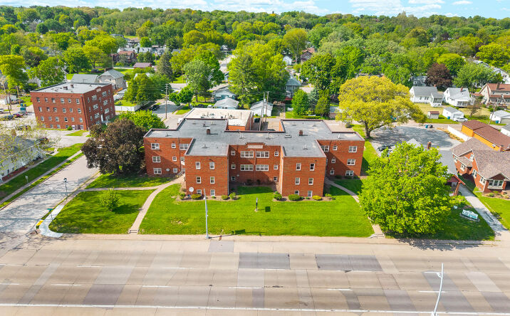Pictures of Multifamily property located at 808 State Street, Bettendorf, IA 52722 for sales - image #1