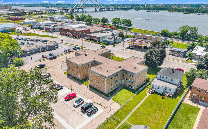 Pictures of Multifamily property located at 932 State Street, Bettendorf, IA 52722 for sales - image #1