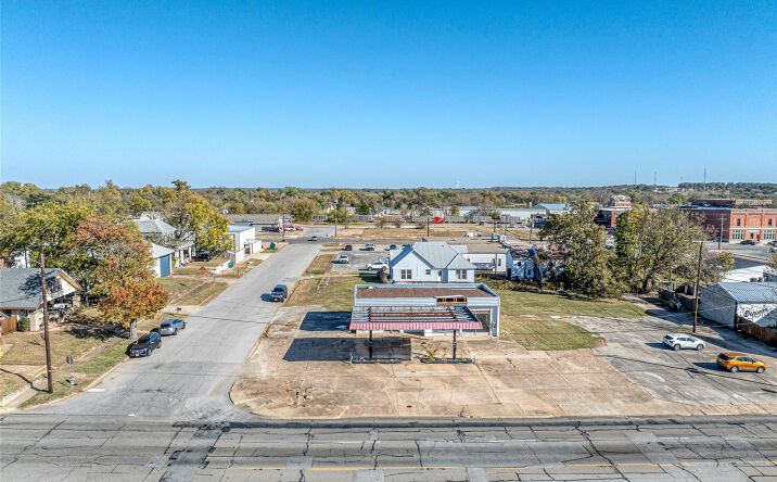 Pictures of Land property located at 212 North Austin Avenue, Denison, TX 75020 for sales - image #1