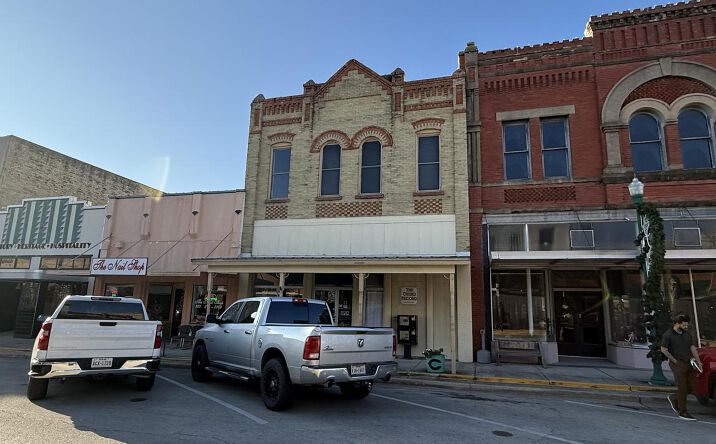 Pictures of Retail, Office property located at 119 East Main Street, Cuero, TX 77954 for sales - image #1