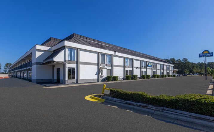 Pictures of Hospitality property located at 1720 Skibo Road, Fayetteville, NC 28308 for sales - image #1