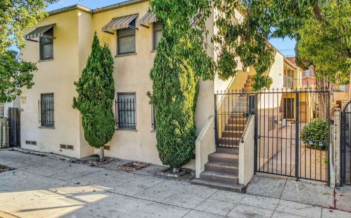 Pictures of Multifamily property located at 1922 Locust Ave, Long Beach, CA 90806 for sales - image #1