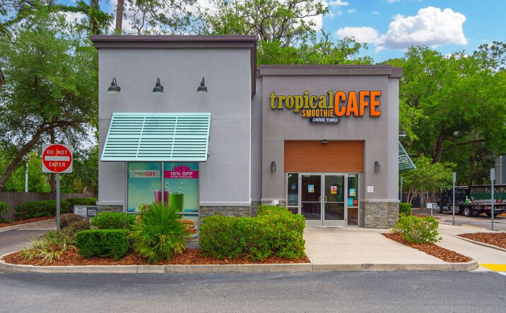 Pictures of Retail property located at 5895 Roosevelt Boulevard, Jacksonville, FL 32244 for sales - image #1