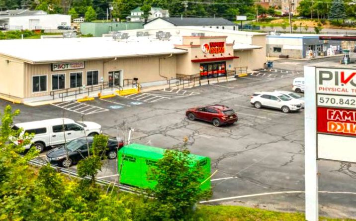 Pictures of Retail, Office, Mixed Use property located at 208 South Main Street, Moscow, PA 18444 for sales - image #1