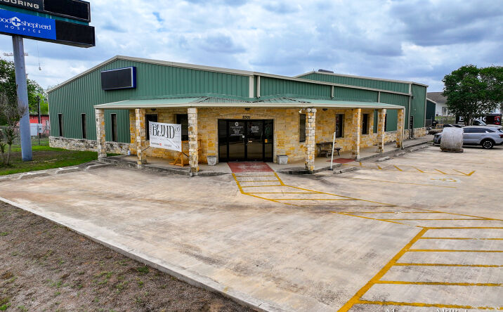 Pictures of Industrial property located at 2301 TENTH ST, FLORESVILLE, TX 78114-2805 for sales - image #1