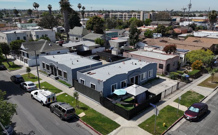 Pictures of Multifamily property located at 1700 W 60TH ST, LOS ANGELES, CA 90047 for sales - image #1