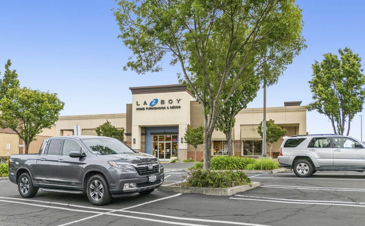 Pictures of Retail property located at 5111 Business Center Drive, Fairfield, CA 94534 for sales - image #1