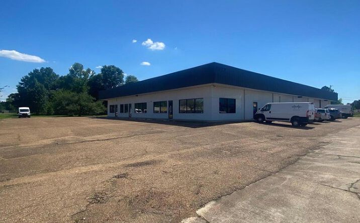 Pictures of Retail, Industrial property located at 3023 US-80, Pearl, MS 39208 for sales - image #1