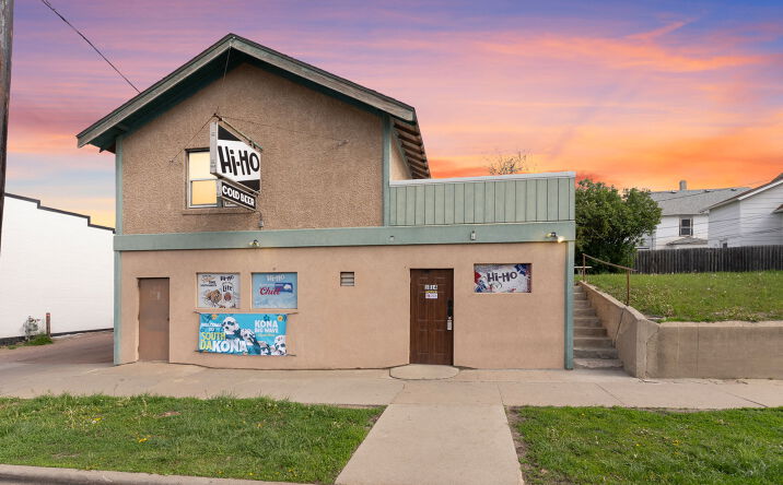Pictures of Retail, Hospitality property located at 1014 E EIGHTH ST, SIOUX FALLS, SD 57103 for sales - image #1
