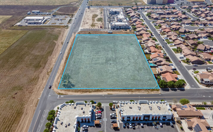 Pictures of Multifamily property located at 555 Dover Pkwy, Delano, CA 93215 for sales - image #1