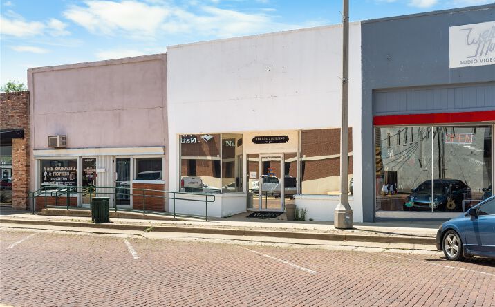 Pictures of Office property located at 107 N 3rd Avenue, Durant, OK 74701 for sales - image #1