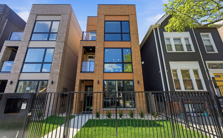 Pictures of Multifamily property located at 4130 S calumet Avenue, Chicago, IL 60653 for sales - image #1