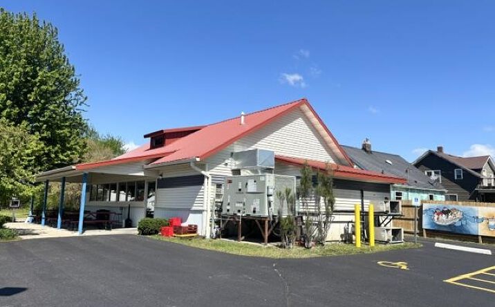 Pictures of Retail property located at 718 S Main, Jefferson, WI 53549-1740 for sales - image #1