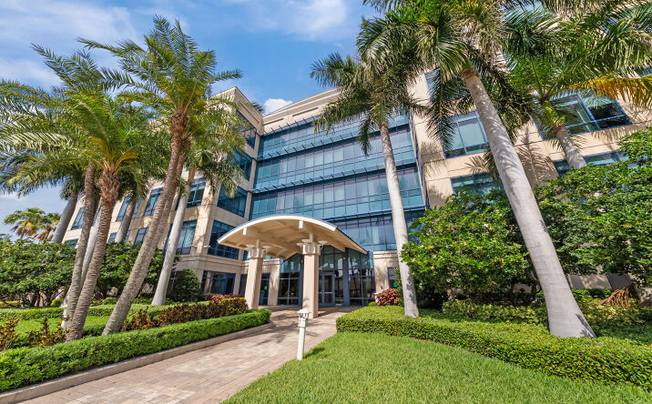 Pictures of Office property located at 5550 W EXECUTIVE DR, TAMPA, FL 33609-1042 for sales - image #1