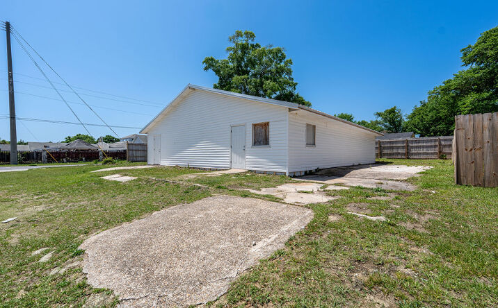Pictures of Retail, Mixed Use, Business for Sale property located at 2401 North E Street, Pensacola, FL 32501 for sales - image #1