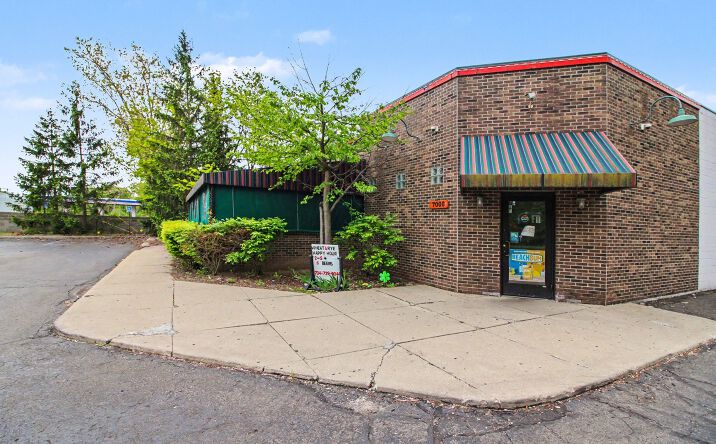 Pictures of Retail, Hospitality property located at 7000 MERRIMAN RD, ROMULUS, MI 48174-1914 for sales - image #1