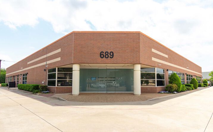 Pictures of Office property located at 689 Airport Fwy, Hurst, TX 76053 for sales - image #1