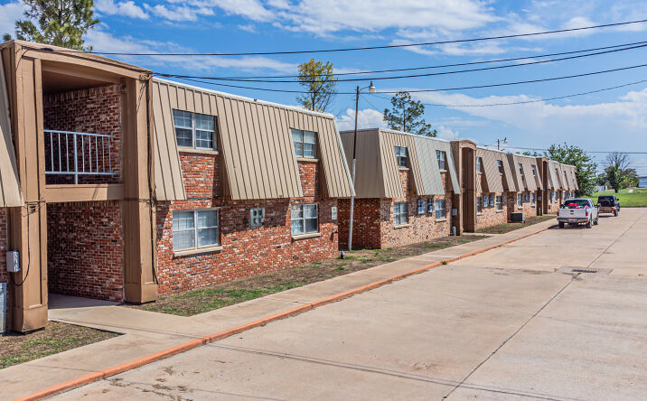 Pictures of Multifamily property located at 1621 North 13th Street, Frederick, OK 73542 for sales - image #1