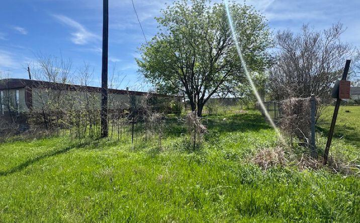 Pictures of Retail property located at 224 FIFTH ST, BURLINGTON, TX 76519 for sales - image #1