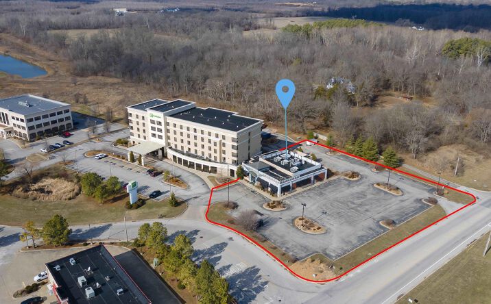 Pictures of Retail, Office, Industrial property located at 2310 Reed Station Pkwy, Carbondale, IL 62901 for sales - image #1
