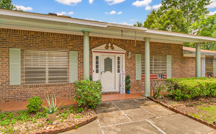 Pictures of Mixed Use, Special Purpose property located at 8246 Chellie Road, Pensacola, FL 32526 for sales - image #1