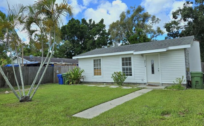 Pictures of Multifamily property located at 2014 10th Street West, Bradenton, FL 34205 for sales - image #1