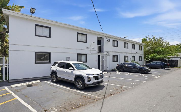 Pictures of Multifamily property located at 2325-2331 Arthur St, Hollywood, FL 33020 for sales - image #1