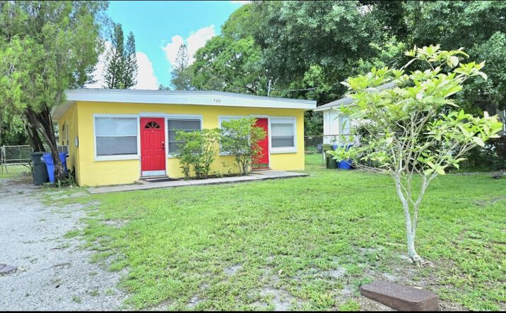 Pictures of Multifamily property located at 720 22nd Avenue West, Bradenton, FL 34205 for sales - image #1