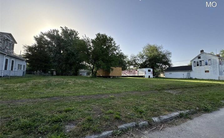 Pictures of Land property located at 2221 S NINTH ST, SAINT JOSEPH, MO 64503 for sales - image #1