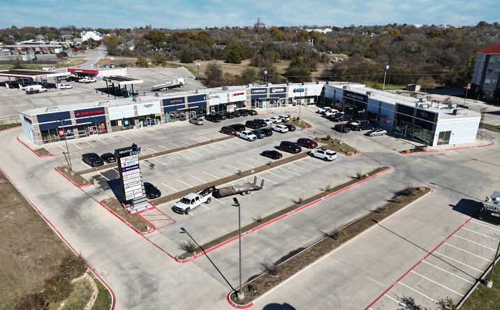 Pictures of Retail property located at 1401 S U.S. 287, Decatur, TX 76234 for sales - image #1