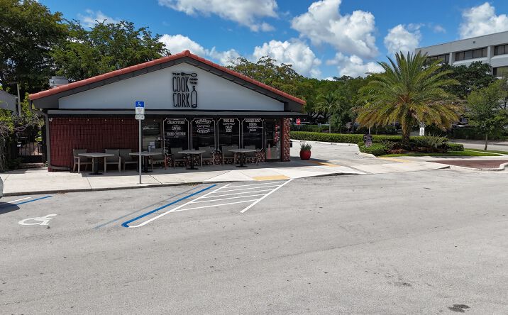 Pictures of Retail property located at 9890 W SAMPLE RD, CORAL SPRINGS, FL 33065 for sales - image #1