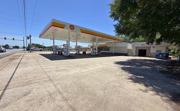 Pictures of Retail property located at 2134 S Hickory St, Loxley, AL 36551 for sales - image #1