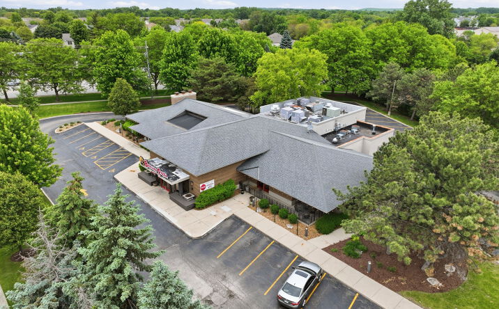 Pictures of Retail property located at 300 Veterans Parkway, Bolingbrook, IL 60440 for sales - image #1