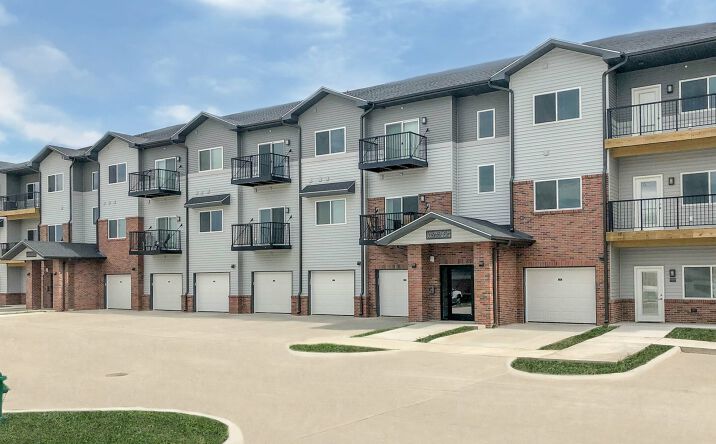 Pictures of Multifamily property located at 6025 Ridgemount Dr NE, Cedar Rapids, IA 52402 for sales - image #1