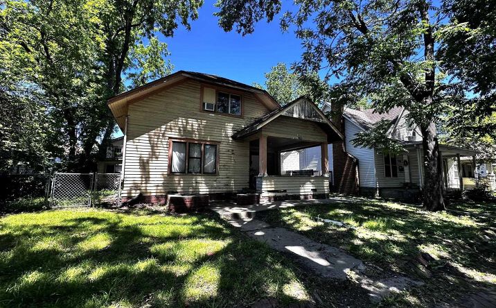 Pictures of Multifamily property located at 624 Bluemont Avenue, Manhattan, KS 66502 for sales - image #1