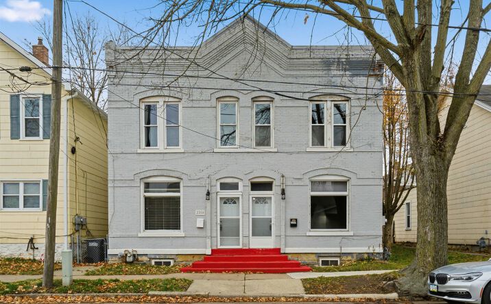 Pictures of Multifamily property located at 2255-2257 Jackson Street, Dubuque, IA 52001 for sales - image #1
