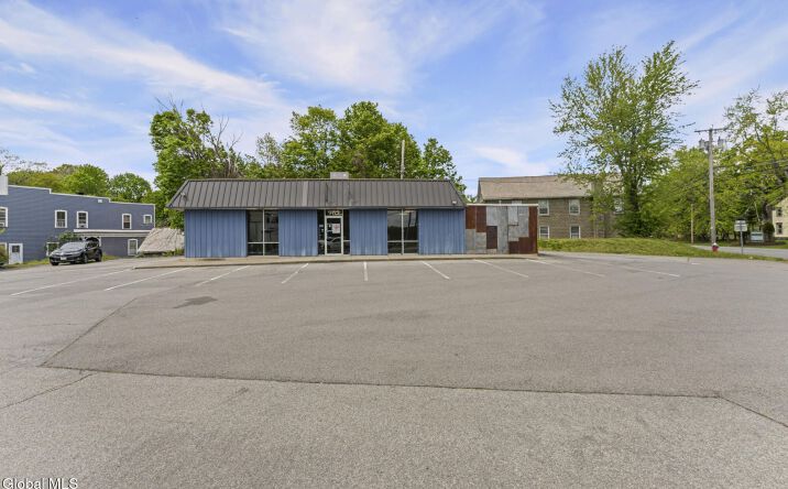 Pictures of Retail property located at 985 Hoosick Road, Troy, NY 12180 for sales - image #1