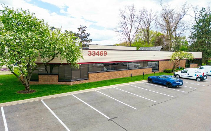 Pictures of Office property located at 33469 W 14 Mile Rd, Farmington Hills, MI 48331 for sales - image #1