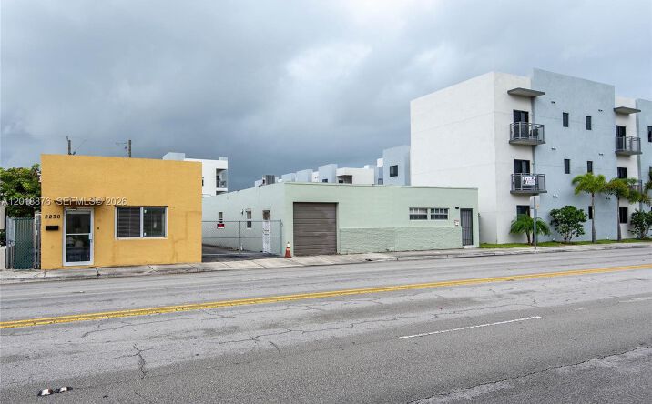 Pictures of Mixed Use, Office, Retail property located at 2250 Palm Ave, Hialeah, FL 33010 for sales - image #1