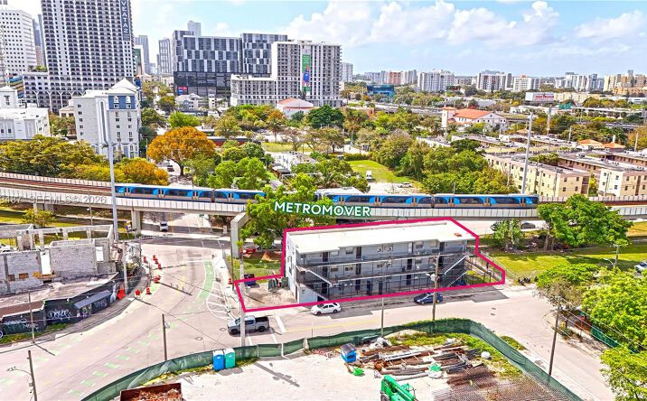 Pictures of Multifamily property located at 220 NW 11th Ter, Miami, FL 33136 for sales - image #1