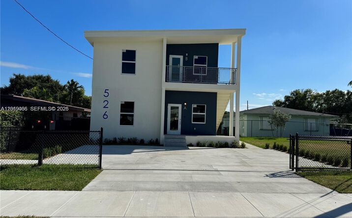 Pictures of Multifamily property located at 526 NW 6th St, Hallandale Beach, FL 33009 for sales - image #1