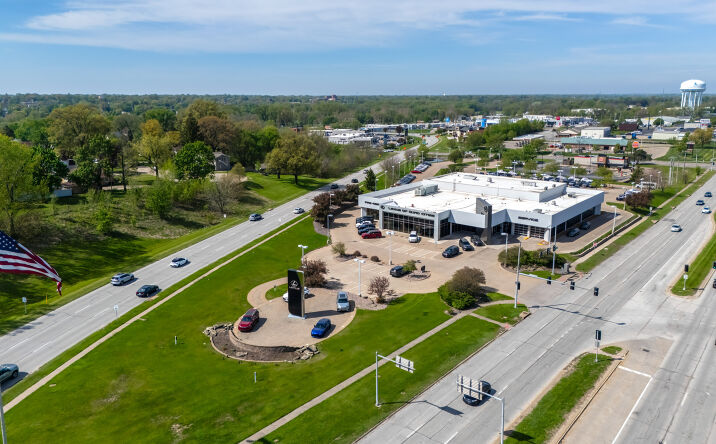 Pictures of Retail property located at 101 W. Kimberly Road, Davenport, IA 52806 for sales - image #1